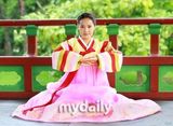 组图：韩国女演员吴珊夏与女歌手成恩穿韩服拍写真