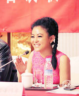 组图： 赵季平助阵阿鲁阿卓《清迈好》发布会