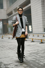 组图：陈燃情人节上演异国街头的美丽遇见