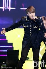 组图：Brain与男团M.pire等出席亚洲模特大赏