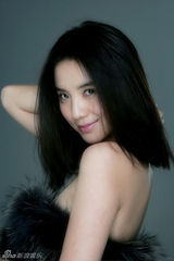 幻灯图：小宋佳最新写真清新妩媚  俏皮可爱秀美肌