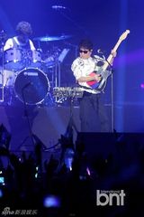 组图：赵容弼尹民秀等献唱展华丽舞台