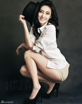 组图：王丽坤情人节大片出炉 性感玩转衬衫诱惑