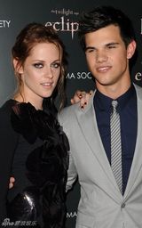 幻灯图集：《月食》纽约首映 斯图尔特泰勒表情暧昧