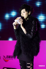 组图：雷诺之夜泳儿徐子珊献唱 孙楠量身打造单曲 