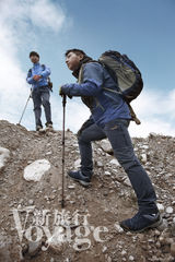 组图：羽泉拍摄杂志写真体验户外运动