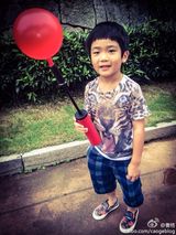 组图：曹格晒酷儿萌女 大儿子热辣出镜父赞性感