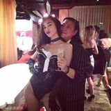 组图：潮模水原希子扮性感兔女郎 超低胸险露点