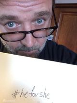 组图：艾玛联合国演讲获力挺 抖森克劳举牌支持