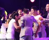 组图：李玟捞金遇疯狂粉丝 混乱中遭“咸猪手”