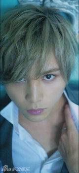 组图：山田凉介杂志写真 银发魅惑秒杀众生