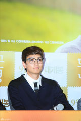 独家：宋慧乔素净 姜东元戴眼镜似哈利波特