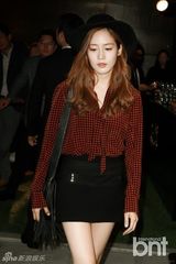 组图：BEAST尹斗俊f(x)宋茜惊艳等亮相时尚活动