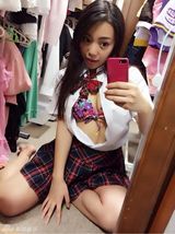 组图：日本少女自拍大赛 坦胸秀腿造型火辣