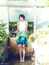 组图：唐艺昕质感大片 短发女神清新怡人