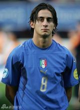 组图：世界杯球星太太团PK 各色尤物混战