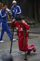 组图：多多贝儿集市风波显情深 复古运动会欢乐