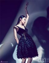 组图：姚晨性感魅惑大片 玩味光影衬托曼妙身材