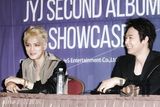 组图：JYJ举行新专发布会 露胸肌秀性感