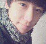 组图：清华校草李润东走红 女妆照生活照颜值爆表