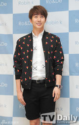 组图：爱豆总动员 金亨俊2PM灿盛出席时尚活动