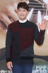 组图：《可爱的她》Rain携Krystal演浪漫爱情