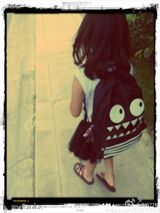 组图：孙莉晒闺女多多萌照 多妹戴墨镜酷劲十足