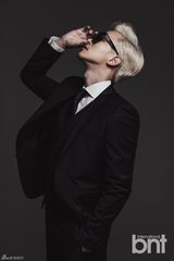 组图：2PM俊昊拍时尚写真 展雅痞绅士品格