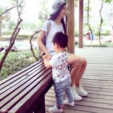 组图：美女硕士毕业抱儿子怀女儿被赞人生赢家