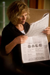 组图：《变形金刚》男主新作定档 扮腹黑记者