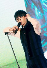 组图：华晨宇新专辑《卡西莫多的礼物》发布会