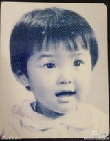 组图：众星晒童年萌照庆儿童节 自幼星范儿足