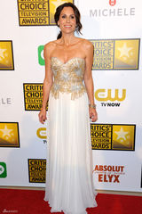 组图：评论家奖众星云集 谢耳朵帅气潘妮秀短发