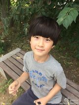 组图：张天天露出板牙九连拍 萌化网友没商量