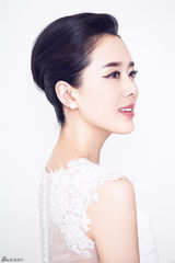 组图：颜丹晨梦幻新娘写真 诠释幸福女人