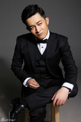 组图：杨志刚曝时尚写真 冷酷帅气魅力十足