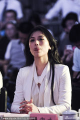 组图：刘翔领证后牵娇妻首亮相 葛天不停努嘴