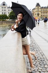 组图：秦岚踏青享慢生活 清新舒适展甜美笑容