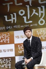 组图：宋慧乔粉嫩宣传新片 短裙落座险走光