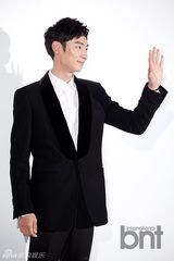 组图：崔始源郑雨盛李彩琳等众星亮相品牌展