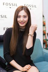 组图：韩星Nana姜敏赫亮相上海优雅迷人