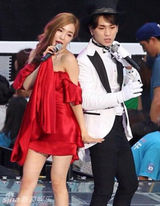 组图：欧巴欧尼合作舞台：火热舞蹈性感撩人。