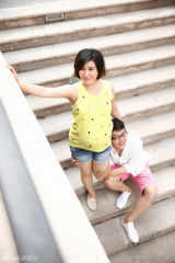 组图：王雅捷曝孕照晋升美妈 与老公秀恩爱