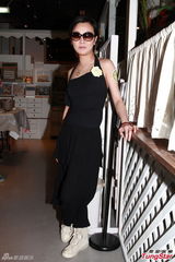 组图：叶蕴仪艺术学校开幕 张慧仪叹无暇陪子