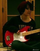 组图：杰克逊女儿变啦啦队员 舞花球高抬腿抢镜