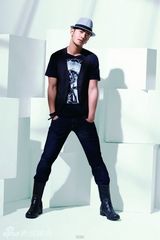 组图：黄晓明初夏广告写真 造型阳光清爽气质百变