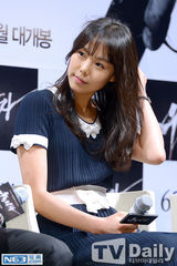 组图：张东健宣传《哭泣男人》迷人大叔演杀手