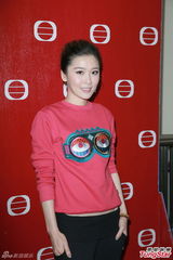 组图：张智霖录《奖门人》 伍咏薇周丽淇同场