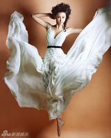 组图：张歆艺清雅封面照尽显华美典雅气质