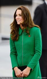 组图：威廉王子与凯特王妃甜蜜出访大秀恩爱